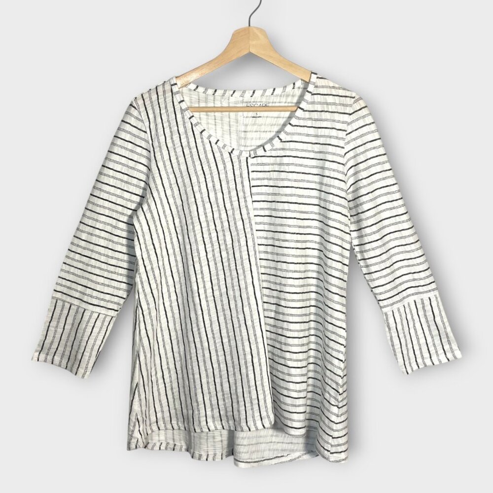 Escape by Habitat T-shirt Sz Small 100% Cotton White V-Neck Beach Travel NEW
